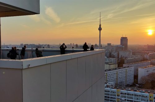 Foto-Tour auf das Hochhausdach mit go2know in Berlin.